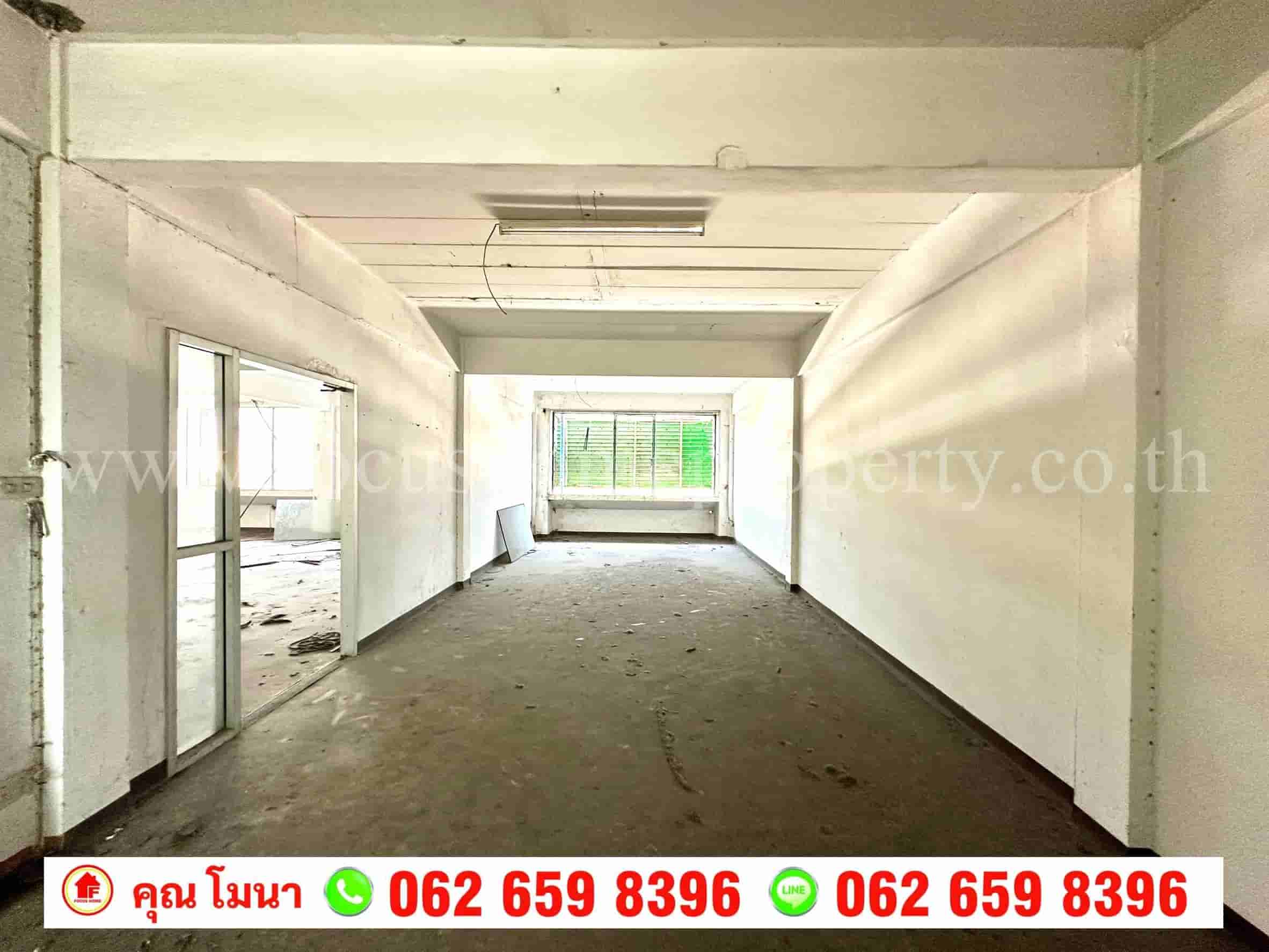 ขาย อาคารพาณิชย์ 3 คูหา ติดถนนรัตนาธิเบศร์